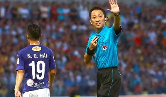 Trọng tài Iida Jumpei